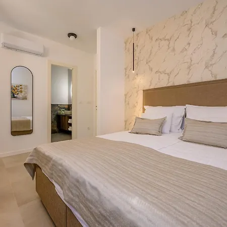 Kostela Luxury بيت ضيافة