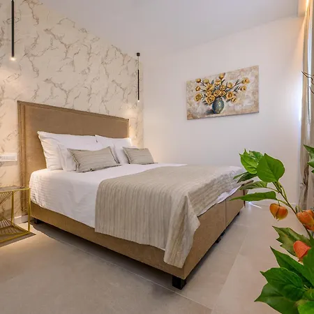 Kostela Luxury سبليت