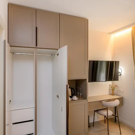 Kostela Luxury Σπλιτ