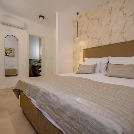 Kostela Luxury Σπλιτ