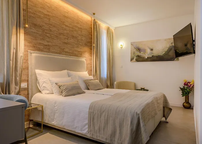 Kostela Luxury